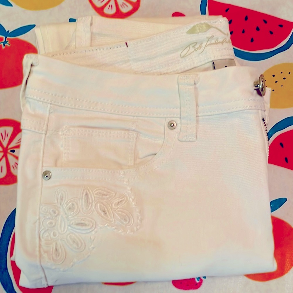 Bob Timberlake whit crop jeans cut out embellishments